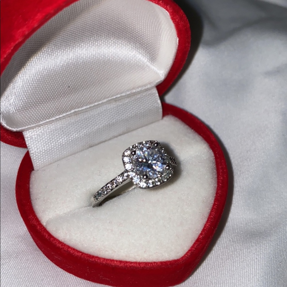 New Women’s ring in size 8